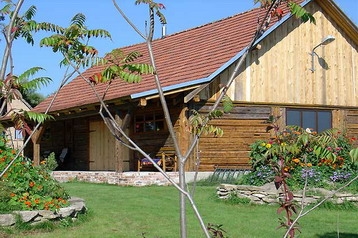 Polonia Privát Wolimierz, Esterno